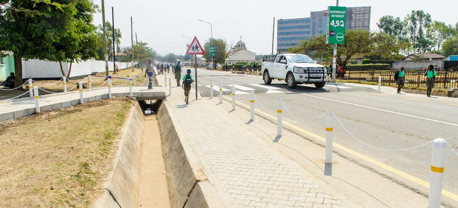 Walking space, bollards and crossing on the Northmead school route